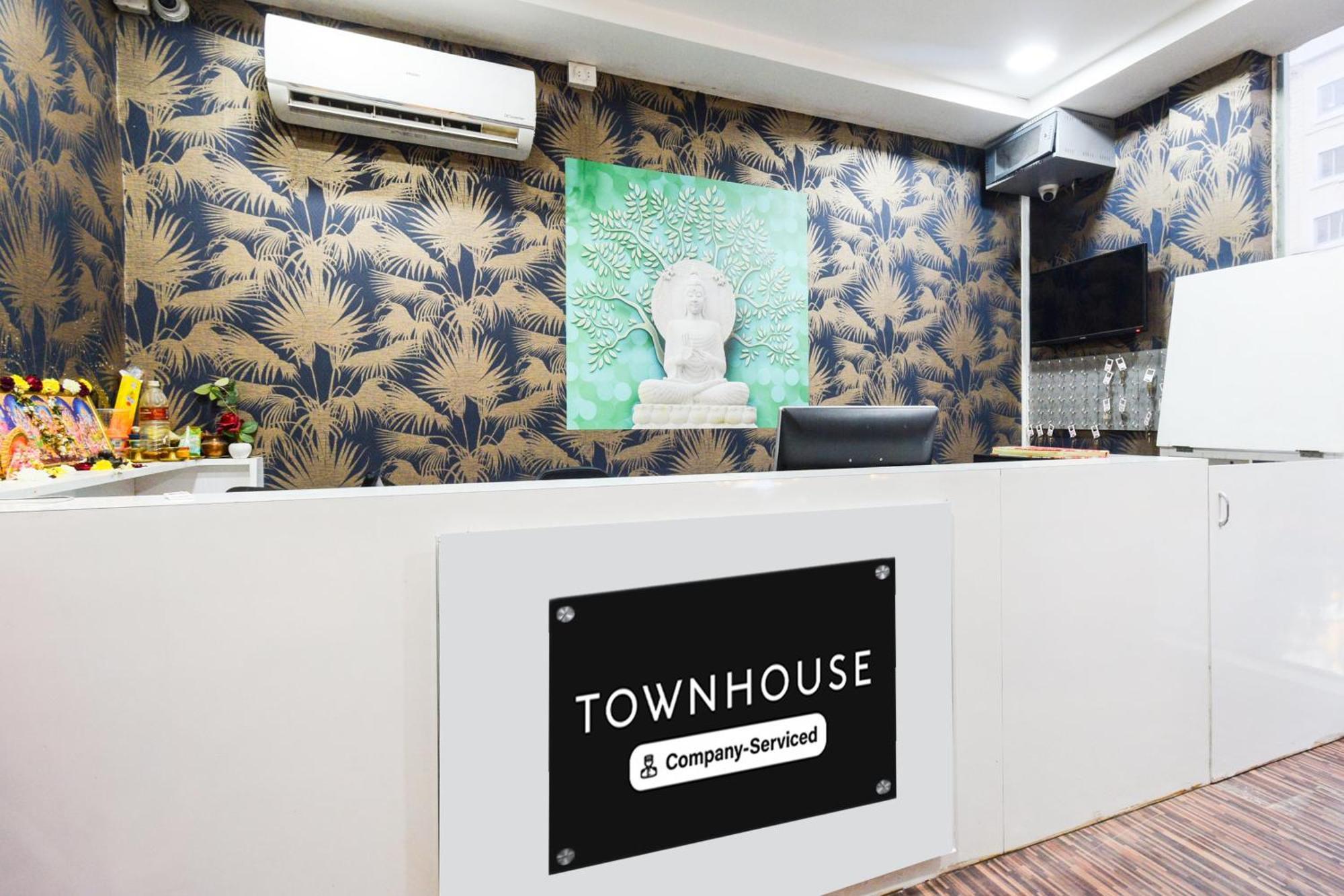 Super Townhouse Madhapur 100 Feet Road Formerly Jkc Grand Hyderabad Bagian luar foto