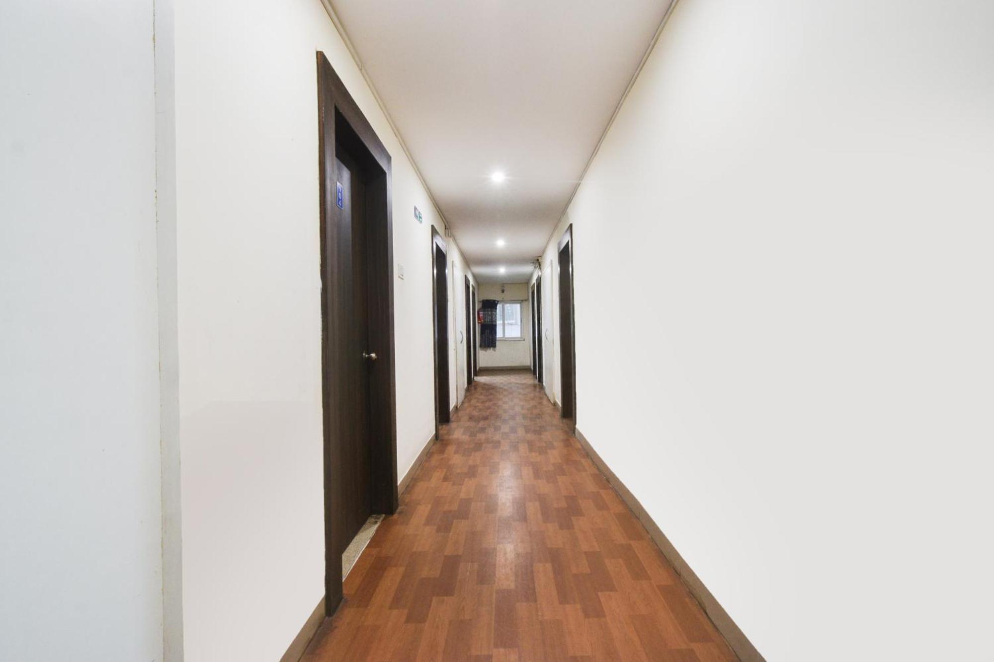 Super Townhouse Madhapur 100 Feet Road Formerly Jkc Grand Hyderabad Bagian luar foto