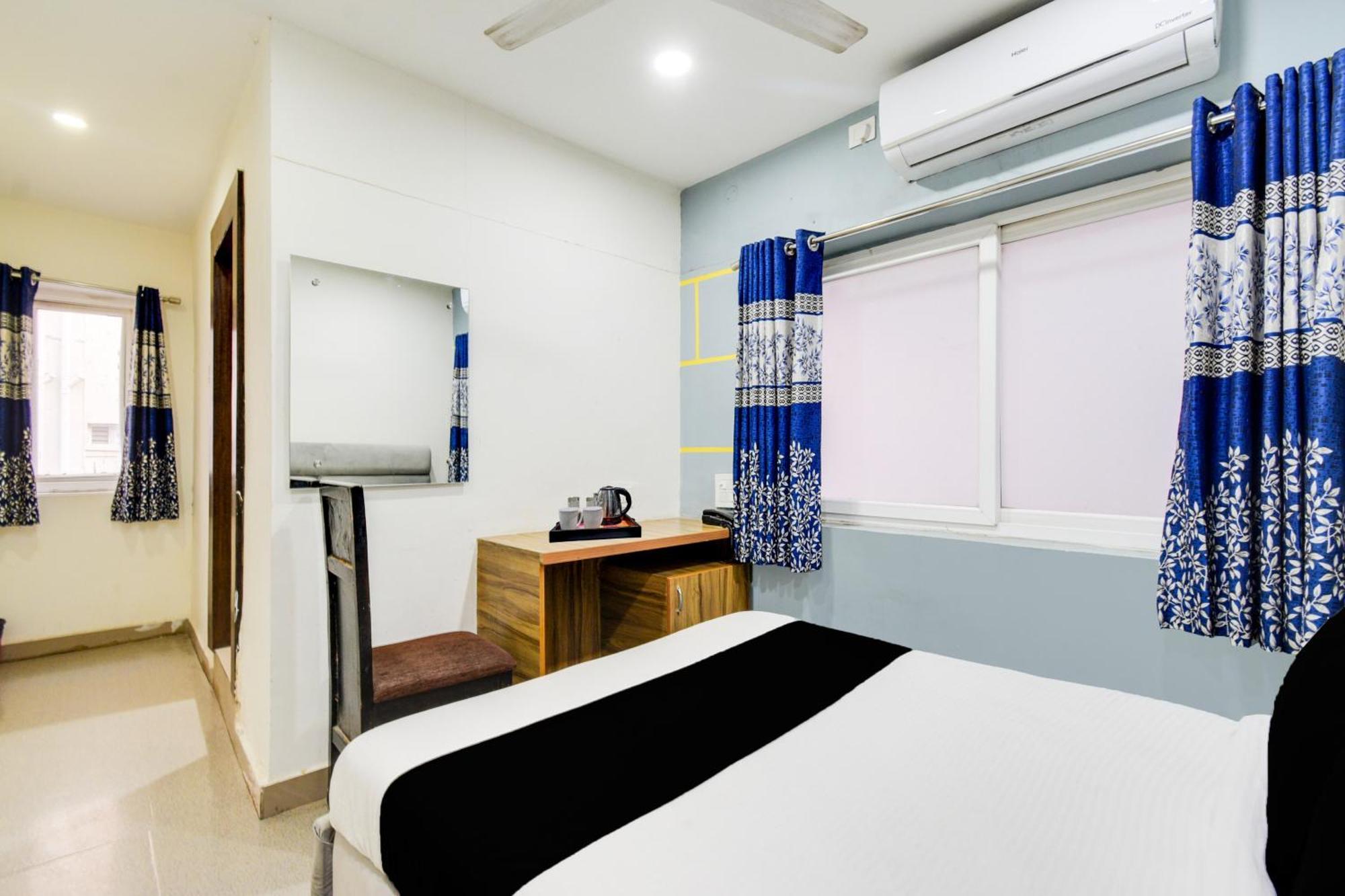 Super Townhouse Madhapur 100 Feet Road Formerly Jkc Grand Hyderabad Bagian luar foto