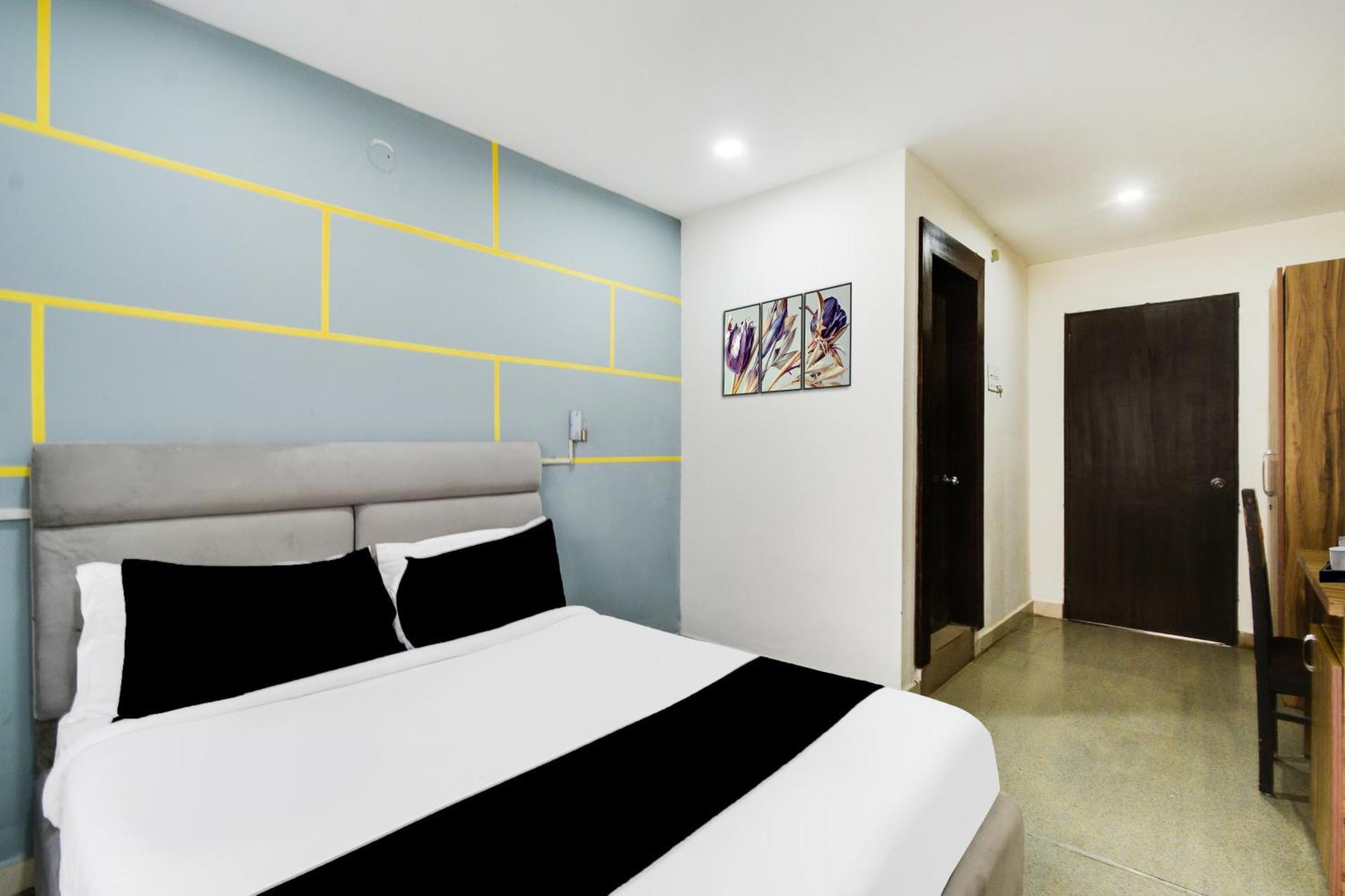 Super Townhouse Madhapur 100 Feet Road Formerly Jkc Grand Hyderabad Bagian luar foto