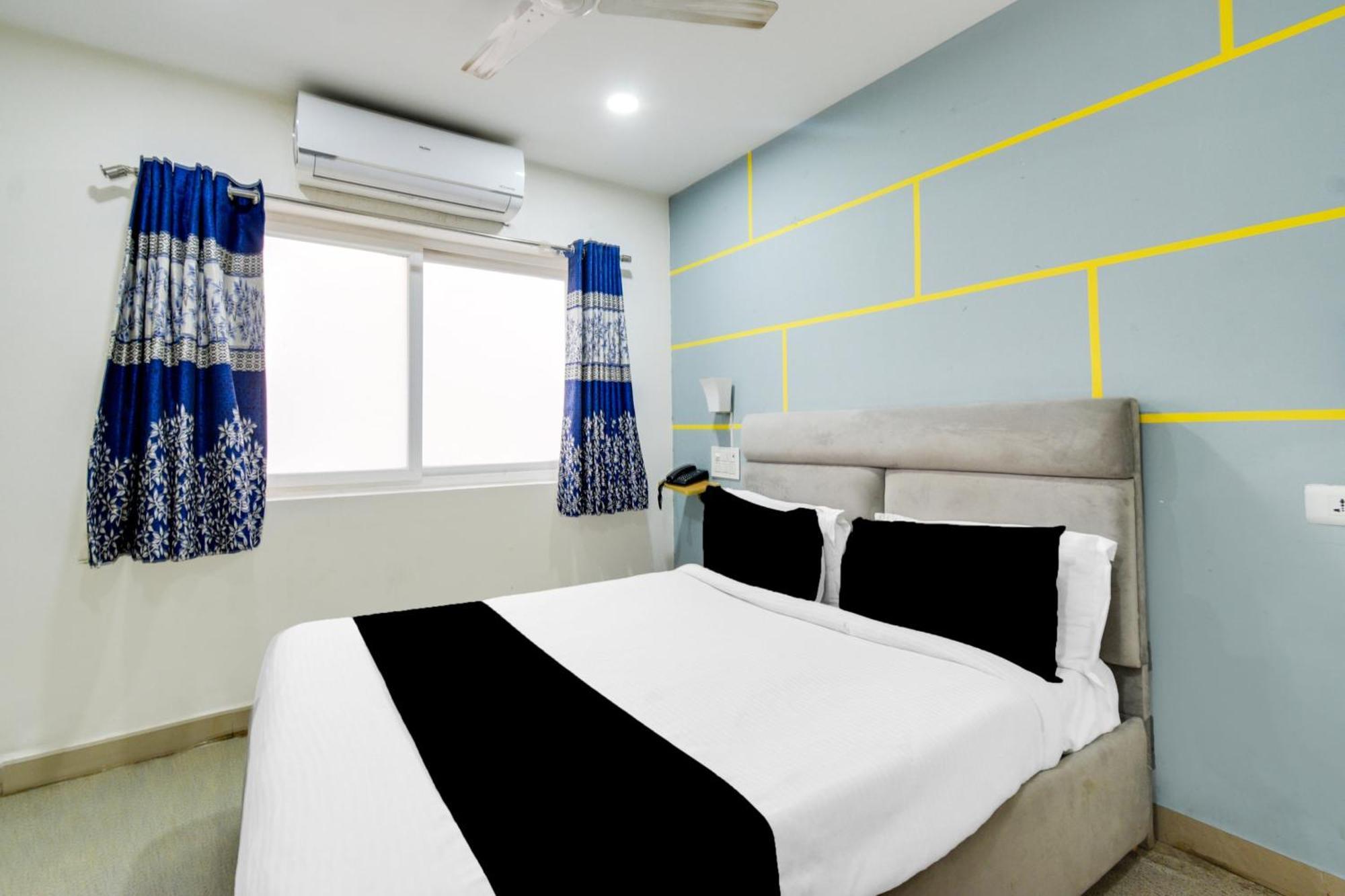 Super Townhouse Madhapur 100 Feet Road Formerly Jkc Grand Hyderabad Bagian luar foto