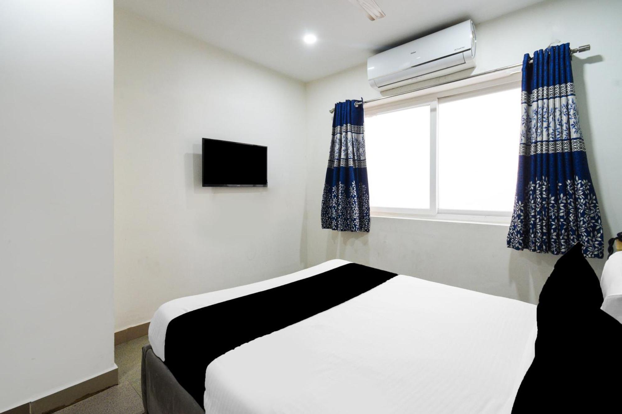 Super Townhouse Madhapur 100 Feet Road Formerly Jkc Grand Hyderabad Bagian luar foto