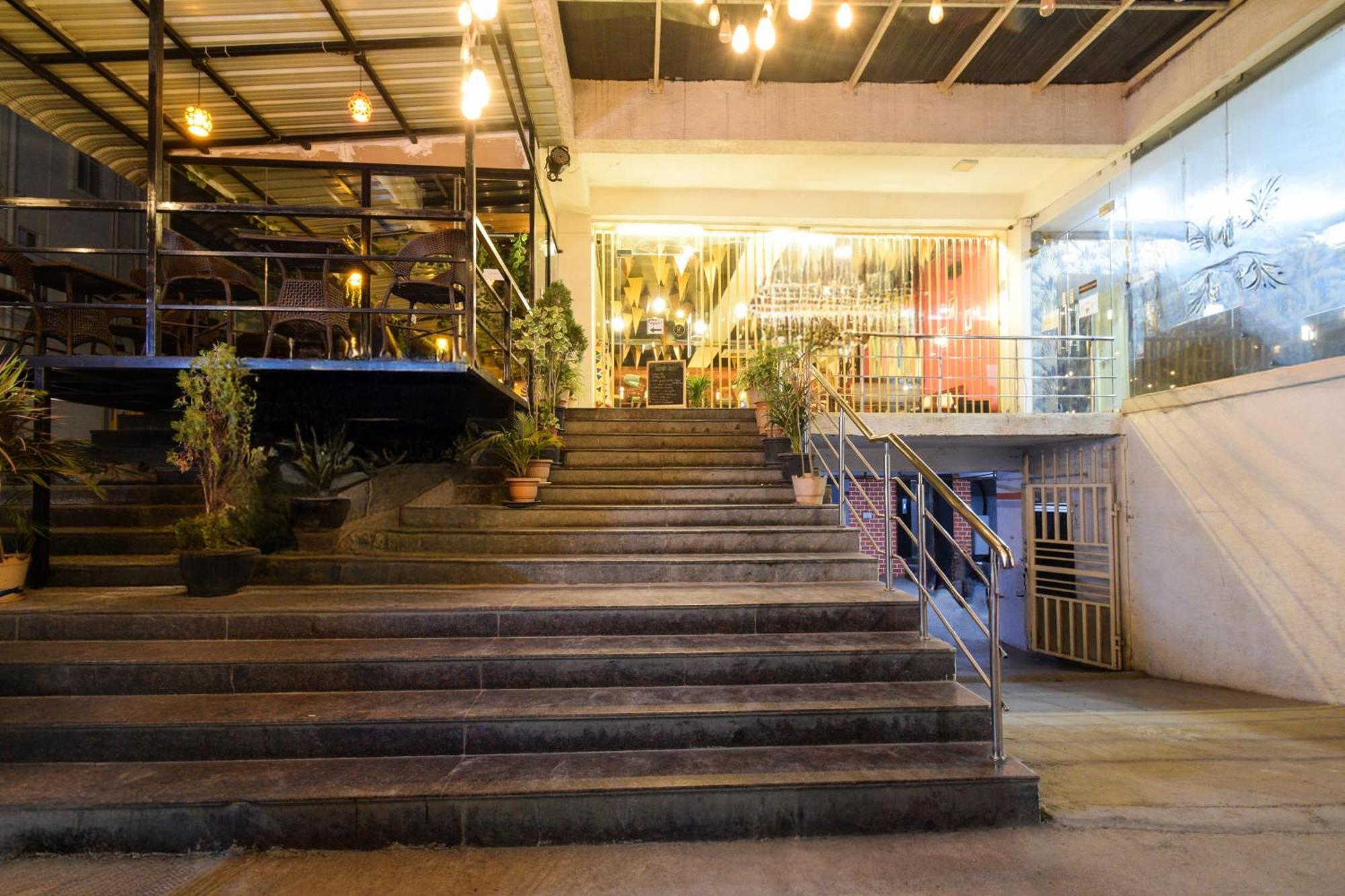 Super Townhouse Madhapur 100 Feet Road Formerly Jkc Grand Hyderabad Bagian luar foto